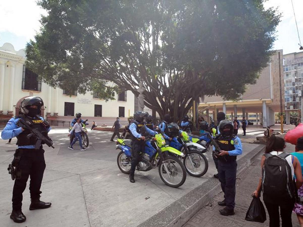 Policía Nacional garantiza seguridad durante la movilización de colectivos de Libre