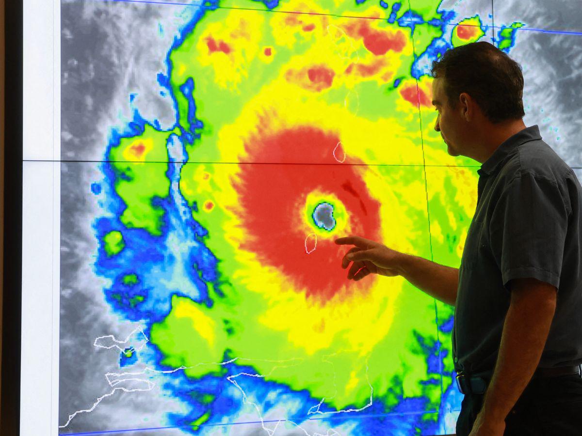 EN VIVO trayectoria del huracán Beryl hoy 1 de julio, ¿a dónde se dirige?