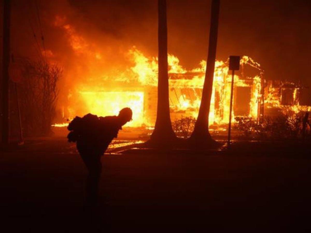 ¡Impactantes imágenes! Se agrava la situación de los incendios en Los Ángeles