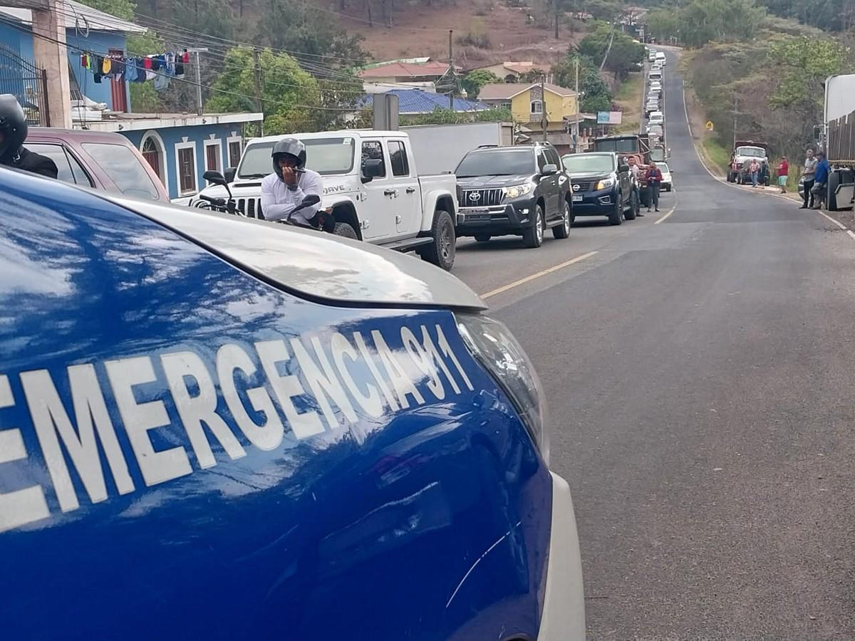 En la zona se generó largas filas debido a que es una vía de alto tránsito por las mañanas.