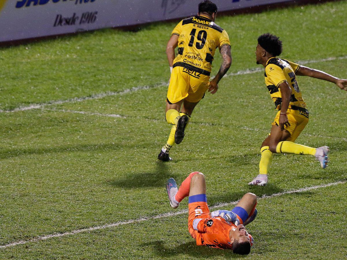 Real España logra agónico empate 3-3 frente a Motagua