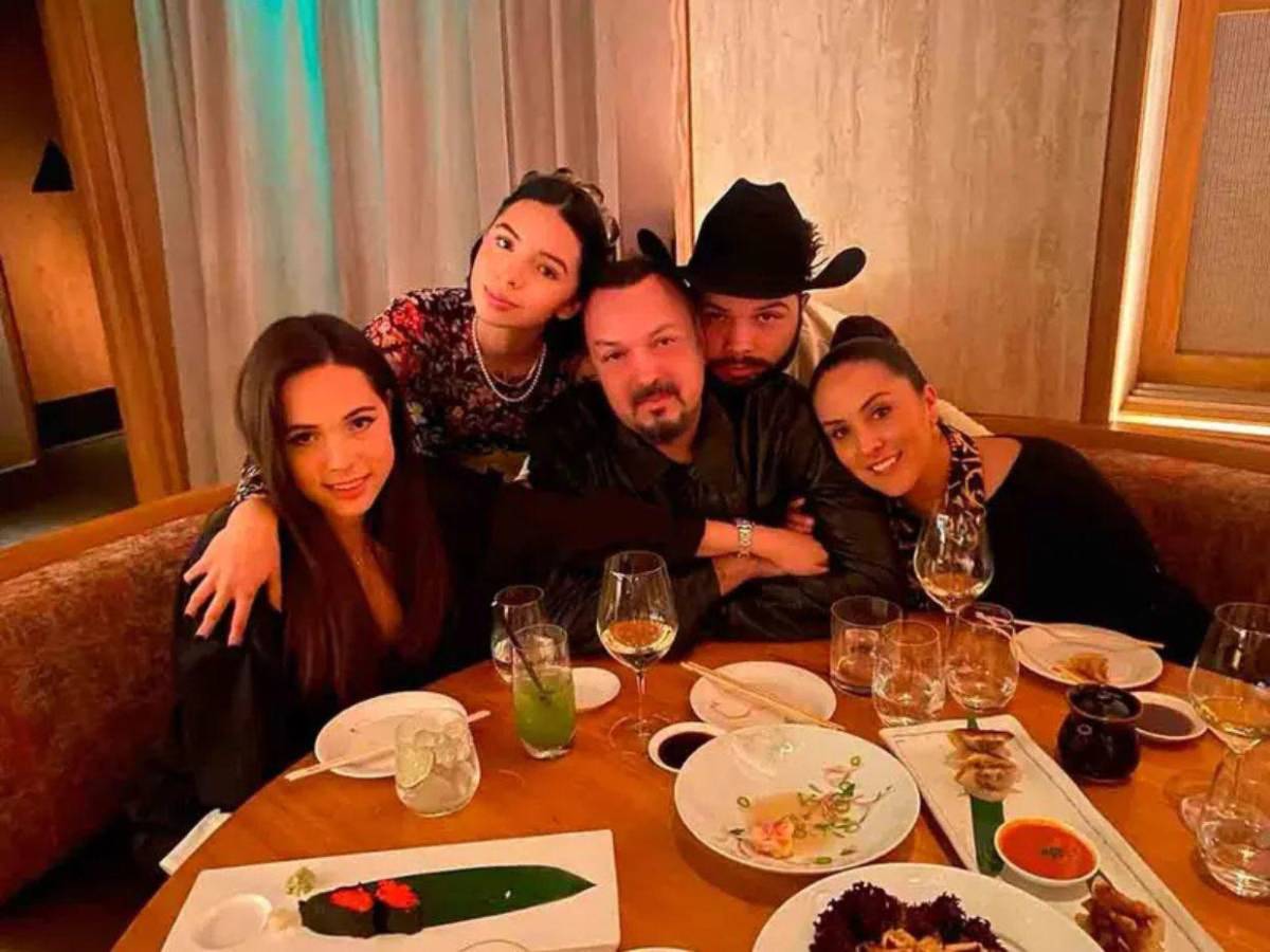 Pepe Aguilar responde a críticas tras foto familiar: ¿Dónde están Emiliano y Nodal?