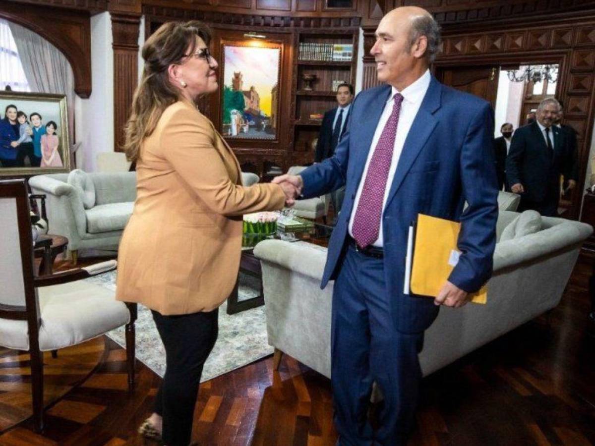 Así fue la reunión entre la presidenta y el exdiplomático.