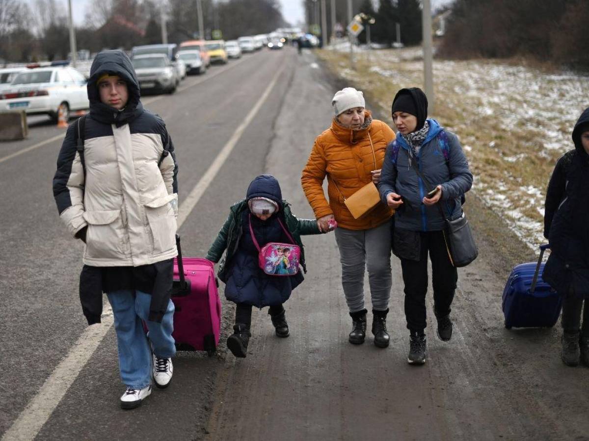 Más de 500 mil personas huyeron de Ucrania tras invasión Rusa