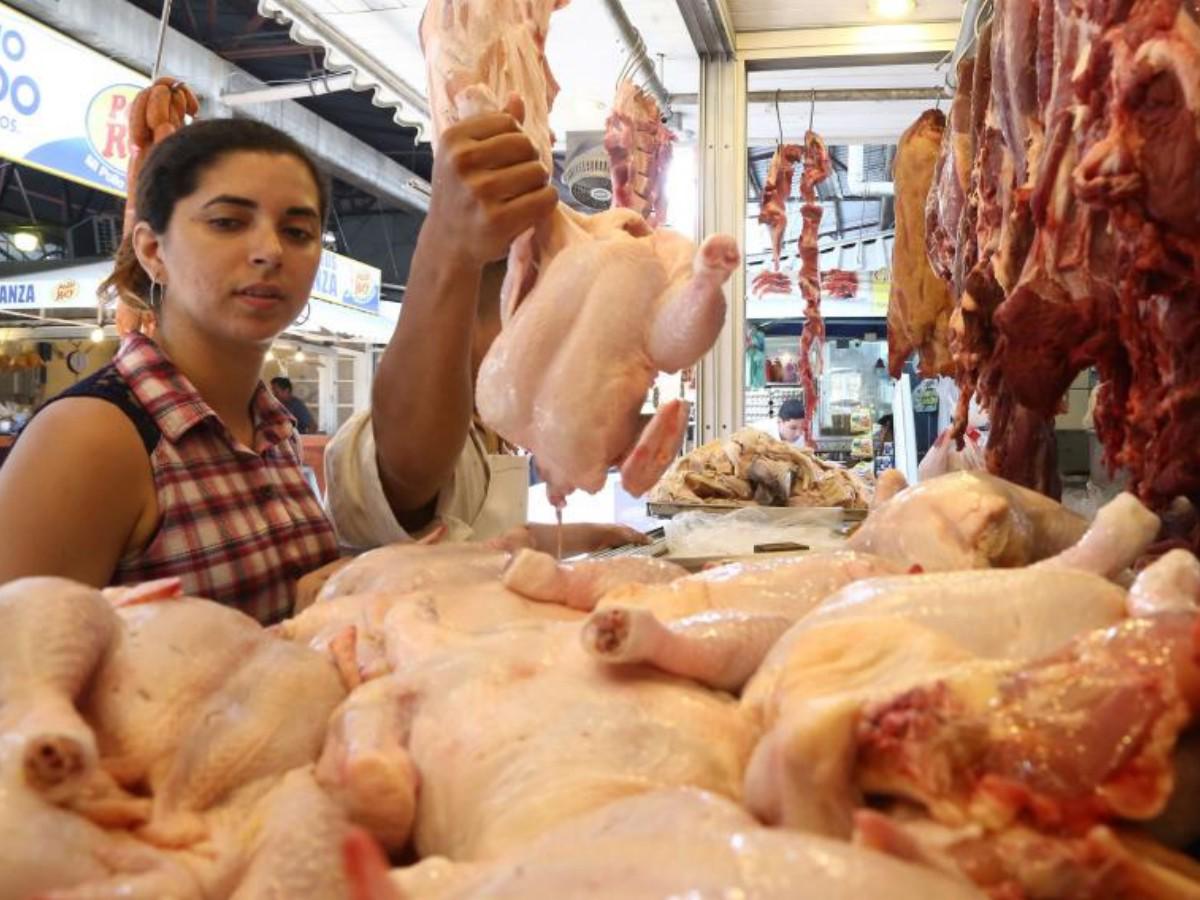 Dos lempiras aumentó la libra de pollo en comercios