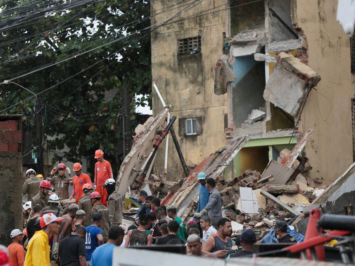 Al menos 11 muertos tras derrumbe de edificio en noreste de Brasil