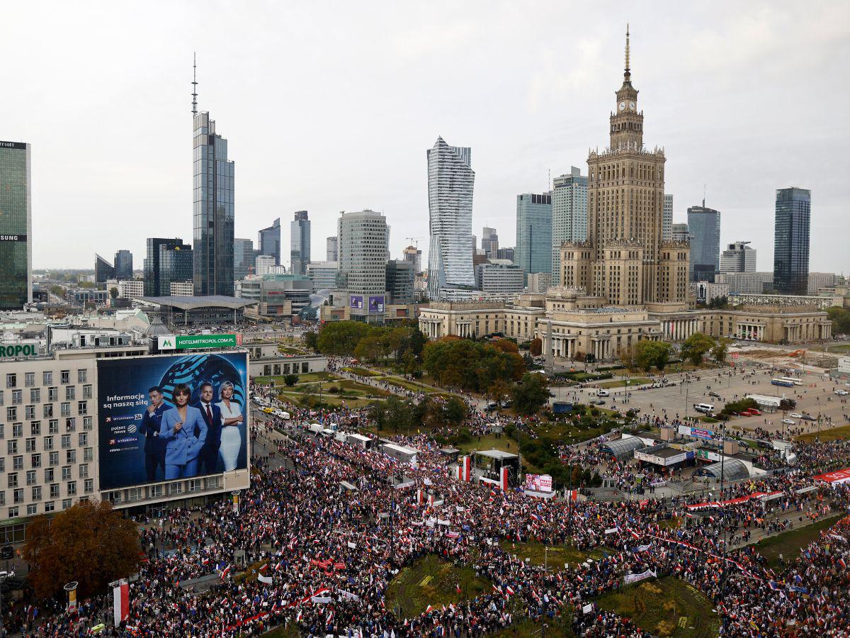 Un millón de personas marchan contra el gobierno en Polonia