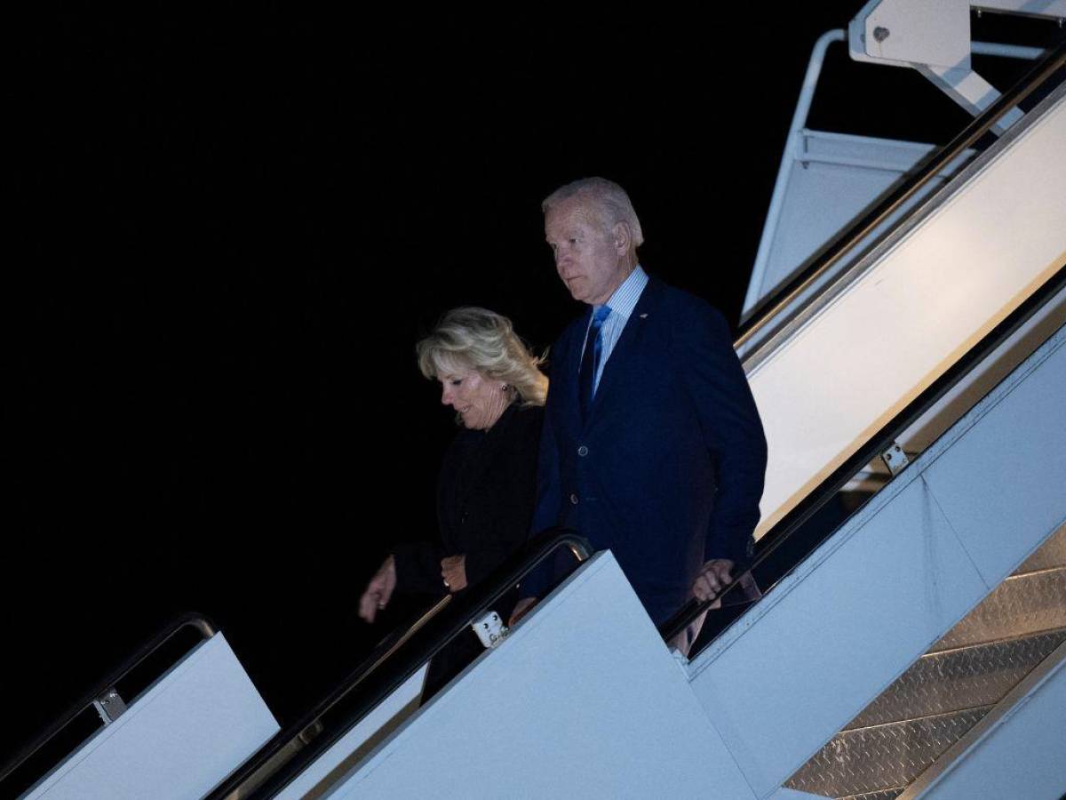 Joe Biden llega a Londres para asistir al funeral de Isabel II