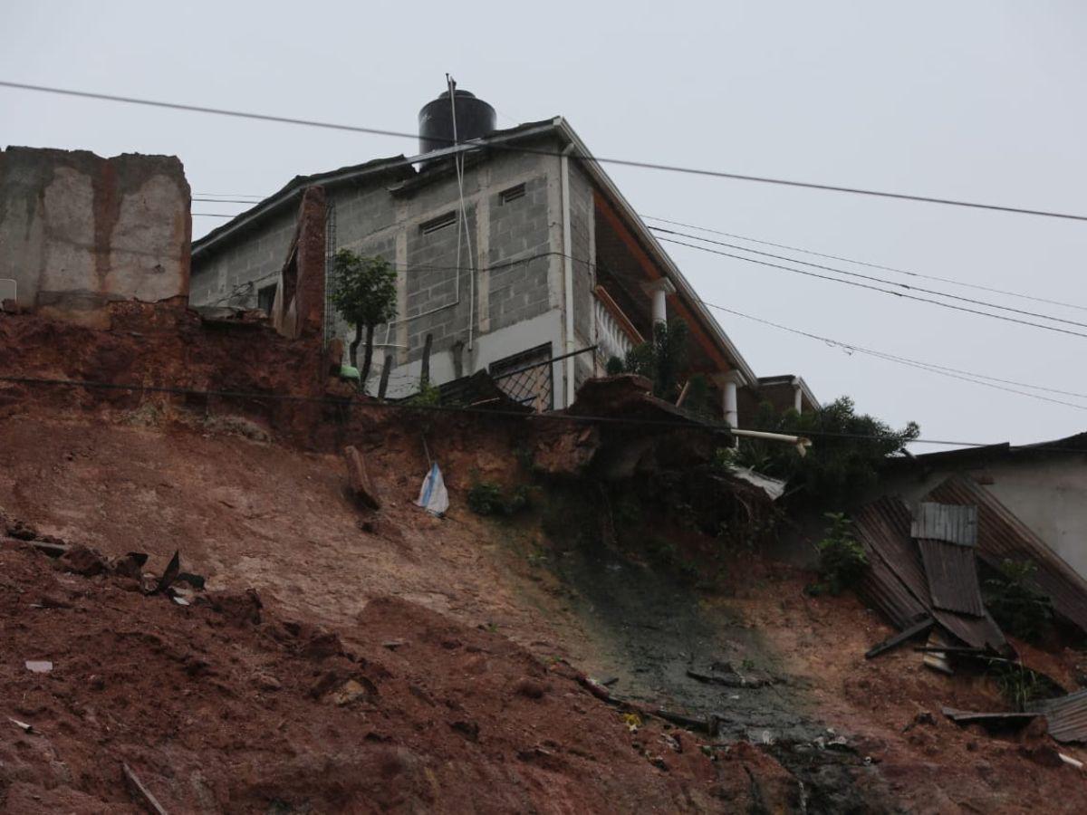 Tormenta Sara deja deslizamientos y colapso de muros en Tegucigalpa