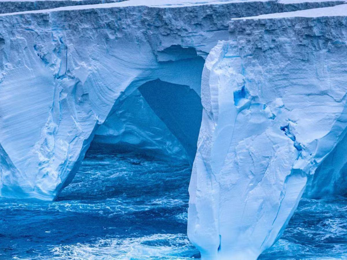 ¿Qué es el A23a, el iceberg más grande del mundo que se desprendió de la Antártida?