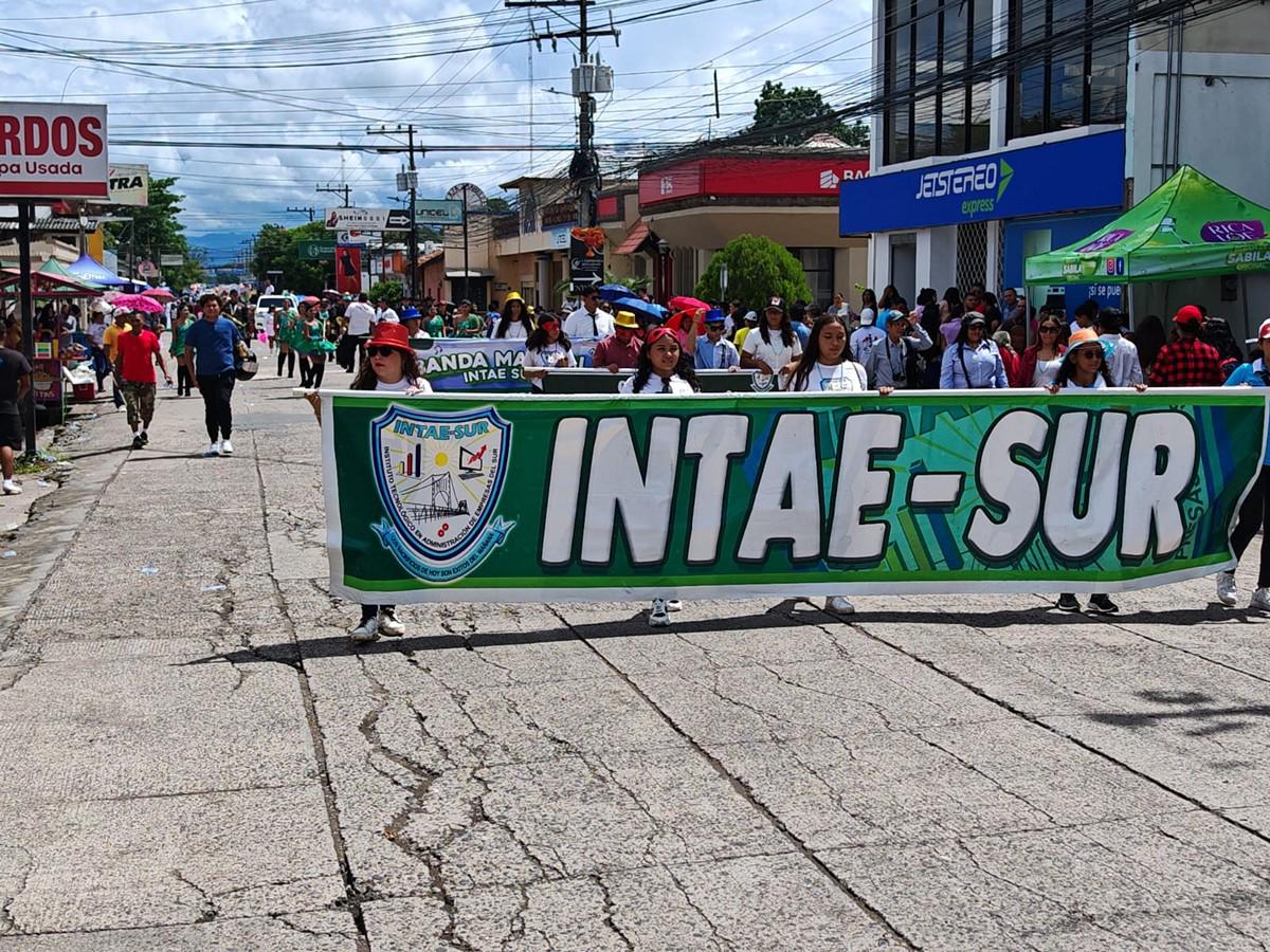 Choluteca celebra su 179 aniversario con colorido desfile y carrozas