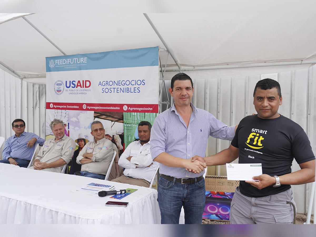 <i> Reconocimiento al esfuerzo de los agricultores.</i>