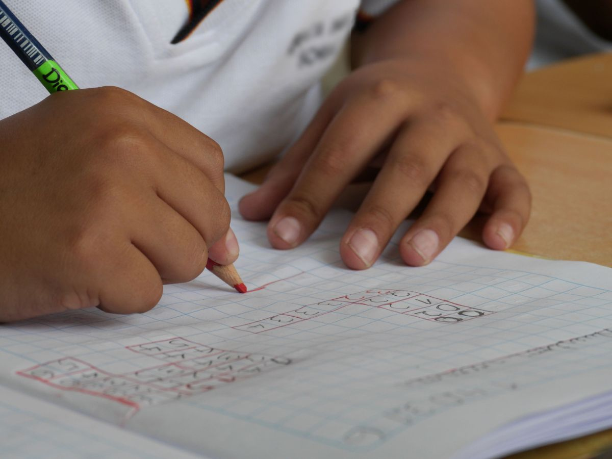 Educación analiza cambio de horarios de clase por ola de calor