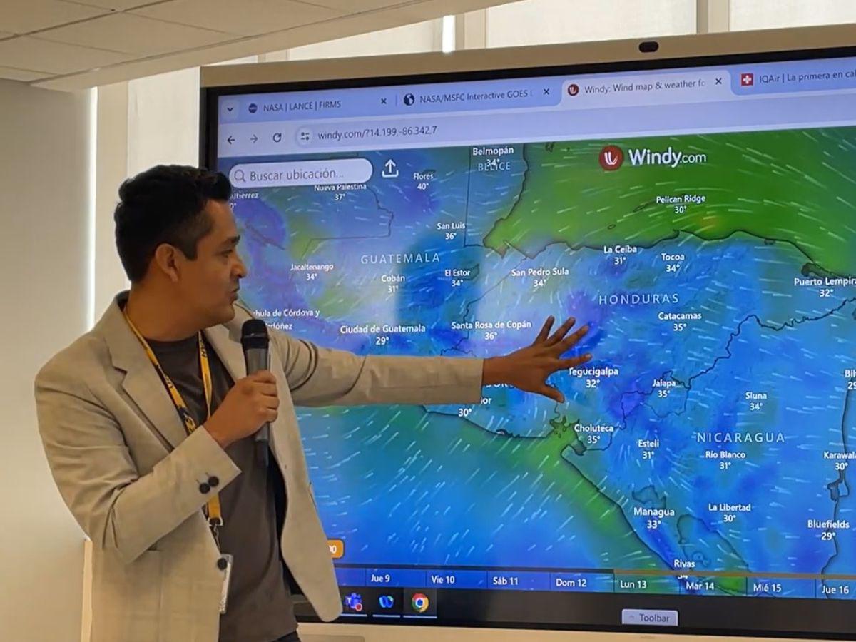 Coincidiendo con los pronósticos del Centro de Estudios Atmosféricos, Oceanográficos y Sísmicos (Cenaos) Josué Mejía estimó que las condiciones de vientos se mantendrán entre 8 a 10 días más, luego podrían mejorar.