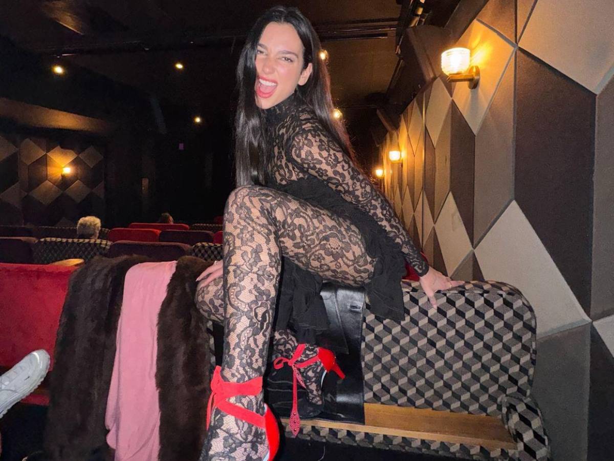 Anillo de diamantes y beso de Año Nuevo: ¿Dua Lipa está comprometida?