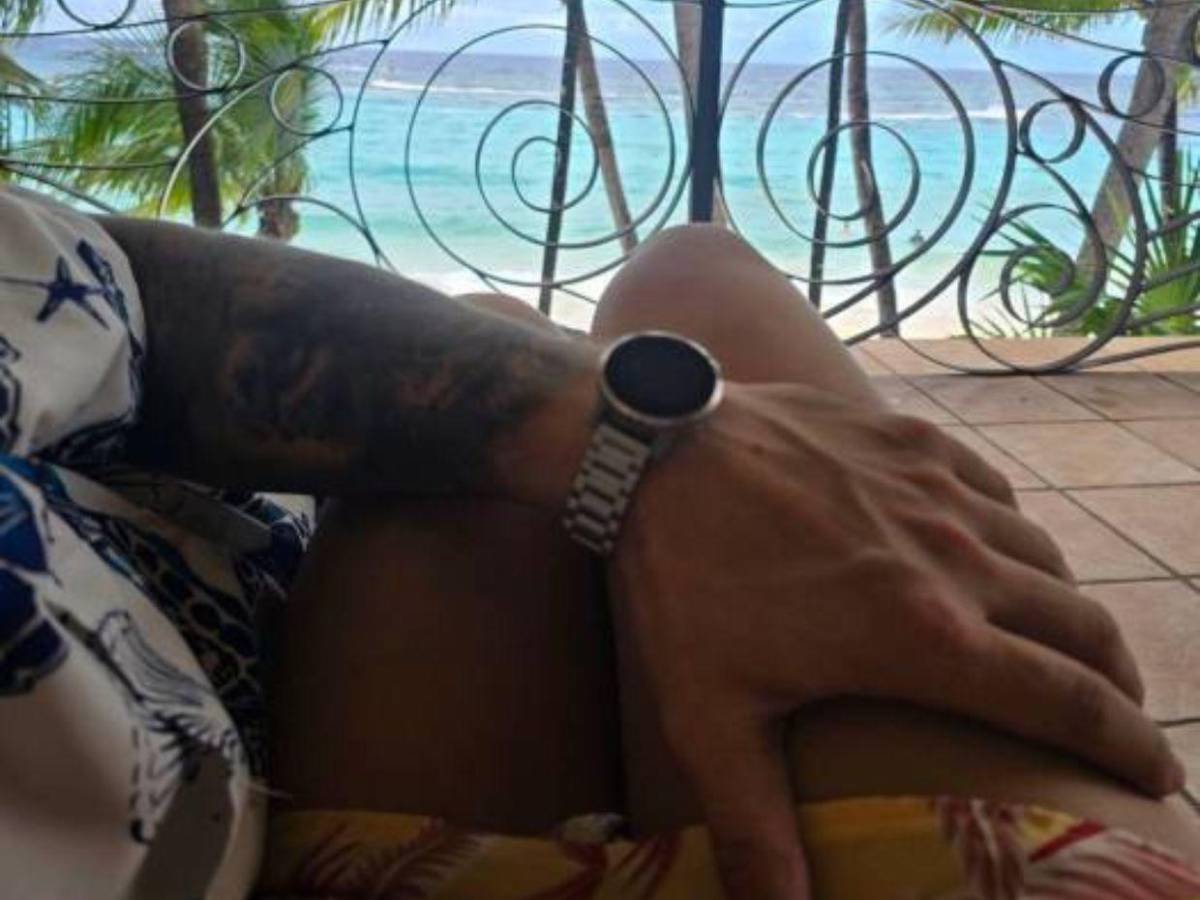 Milagro Flores y su novio derrochan amor en redes con románticas fotos desde Roatán