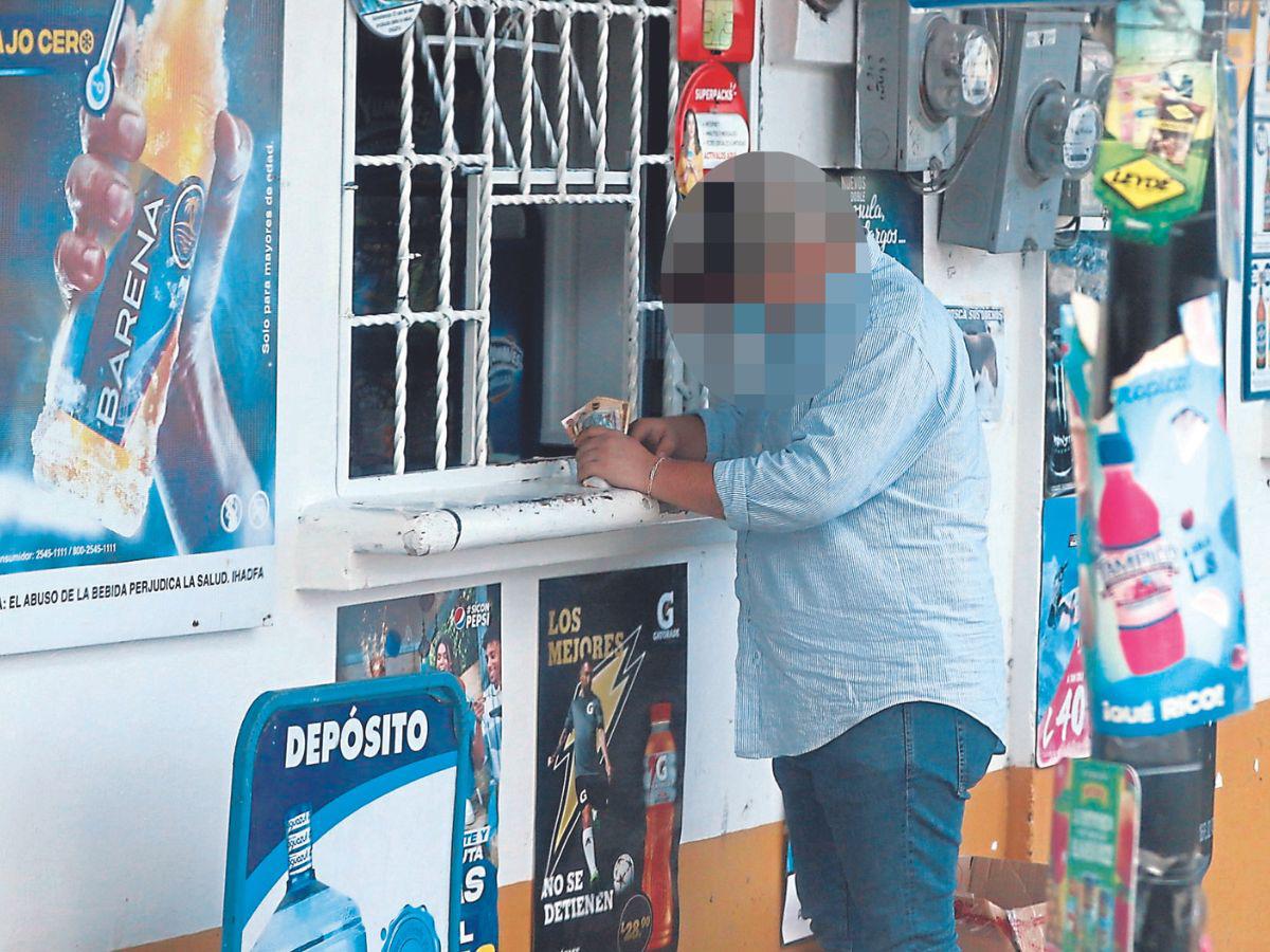 Estafadores que ofrecen licencias de conducir operan bajo la impunidad en redes sociales