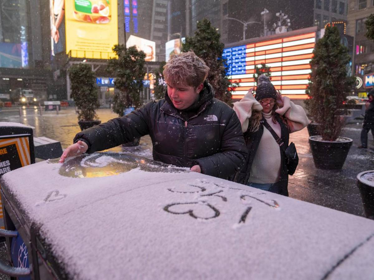 Tormenta de nieve en EUA deja impresionantes imágenes en Nueva York