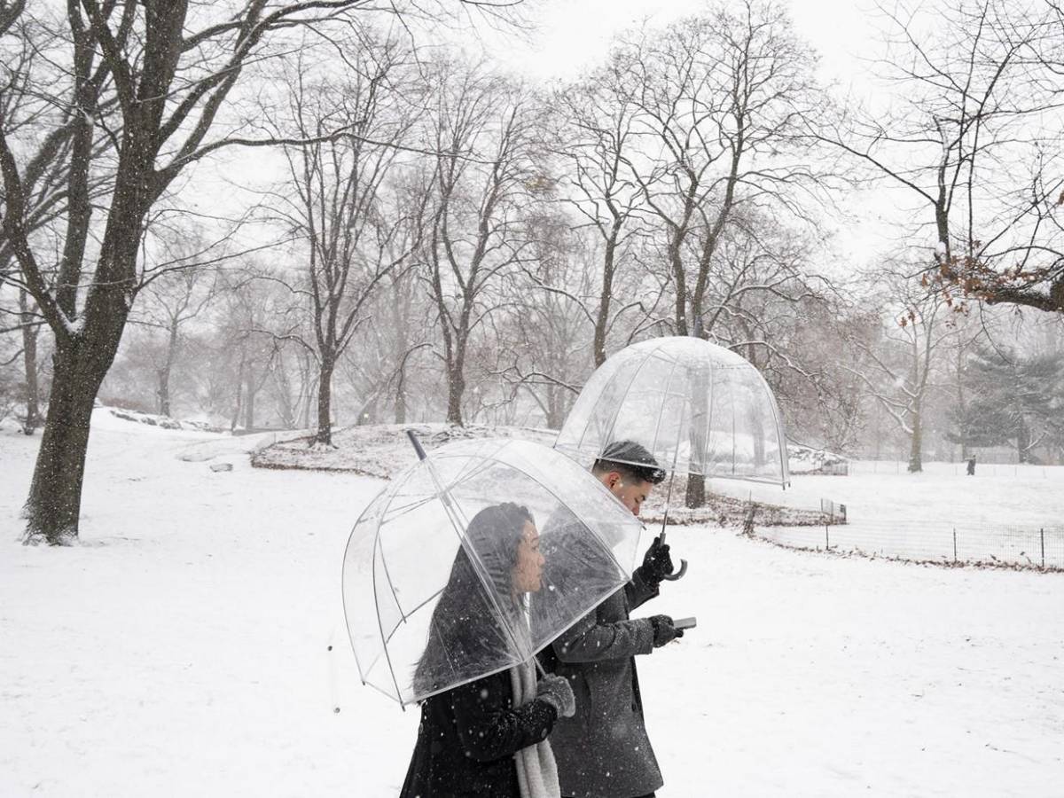 Tormenta de nieve en EUA deja impresionantes imágenes en Nueva York