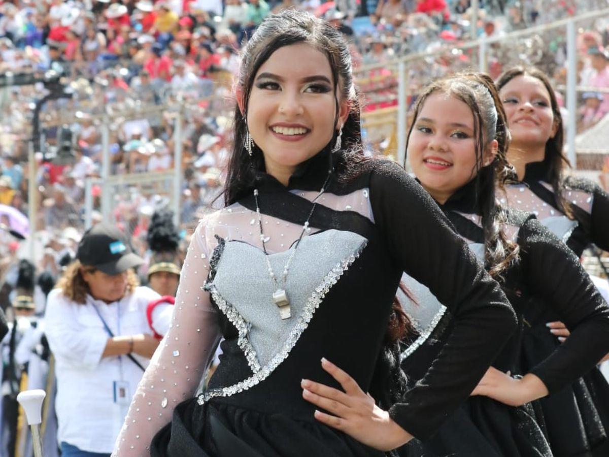 Las palillonas con las más bellas sonrisas durante los desfiles patrios