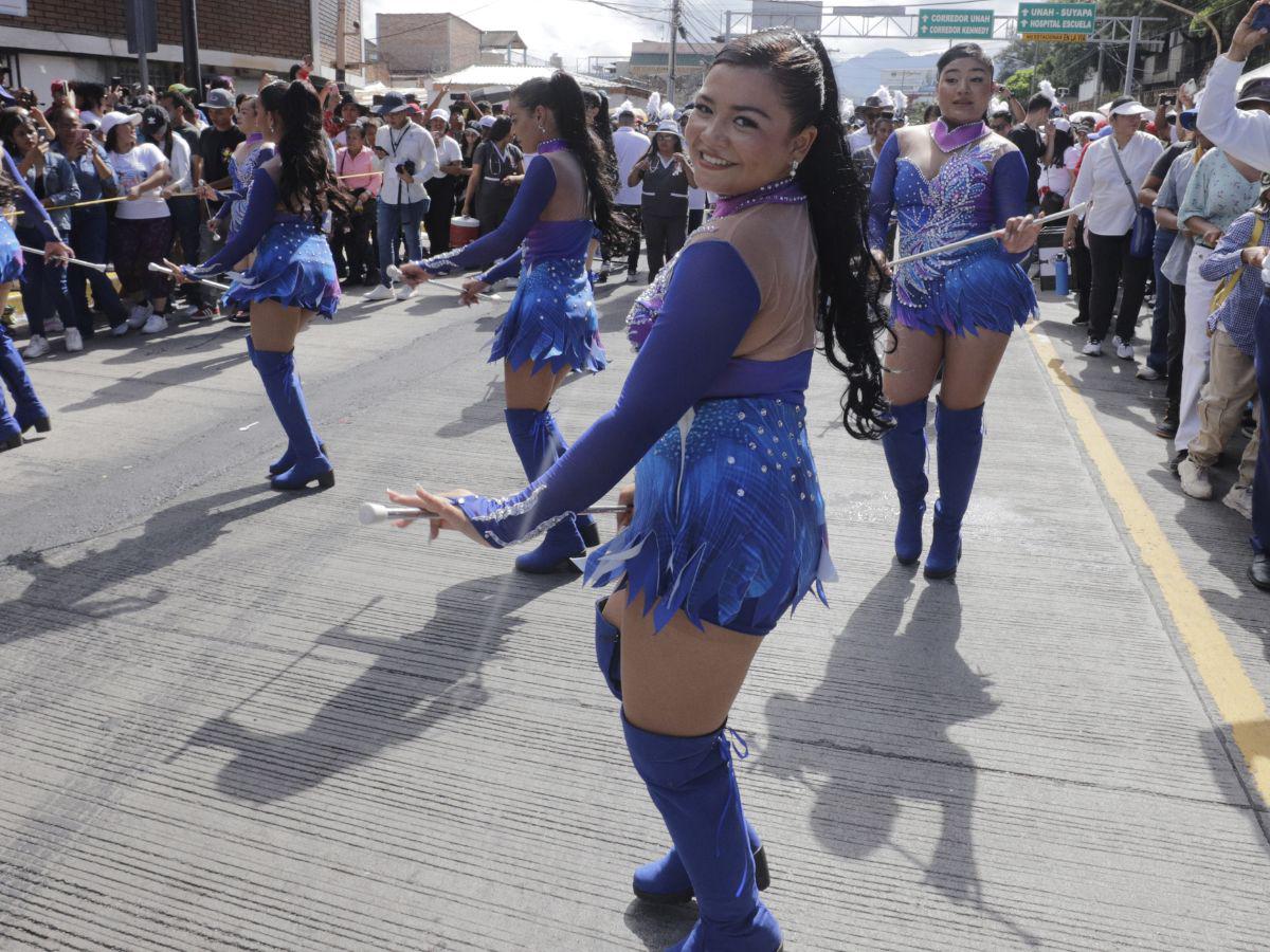 Las palillonas con las más bellas sonrisas durante los desfiles patrios