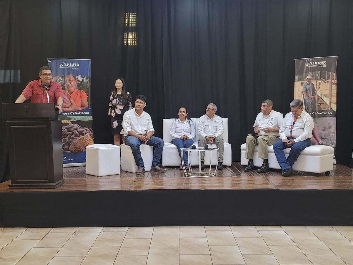 El programa “Promesa Café-Cacao busca fortalecer la competitividad