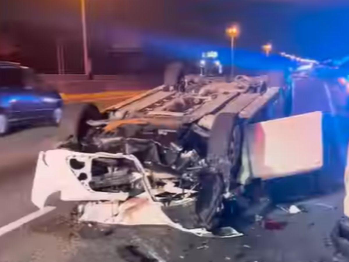 El vehículo en el que se conducía Marlon López quedó destruido tras impactar contra otro auto luego que le hicieran perder el control de su carro.