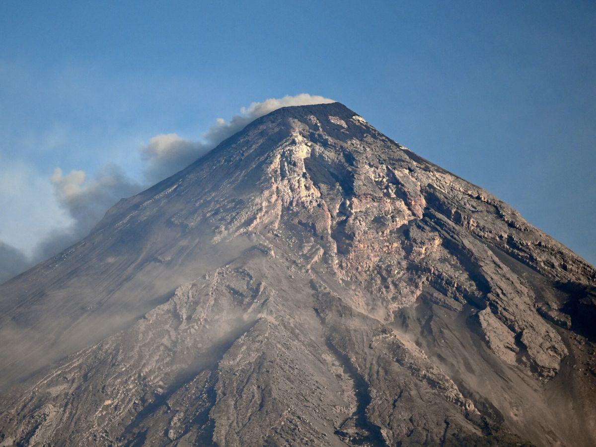 Evacuados retornan a poblados tras erupción de volcán en Guatemala