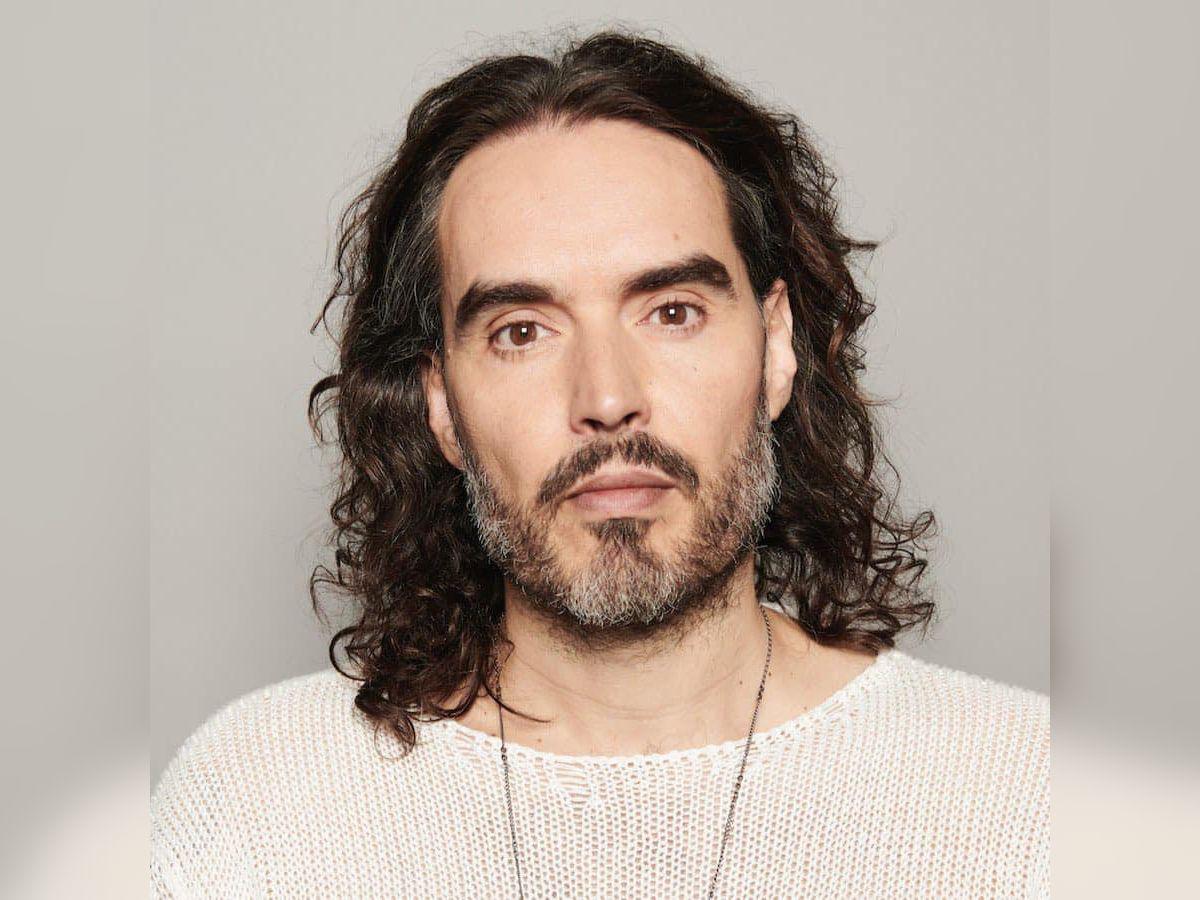 Russell Brand enfrenta acusaciones de violación y maltrato por parte de cuatro mujeres