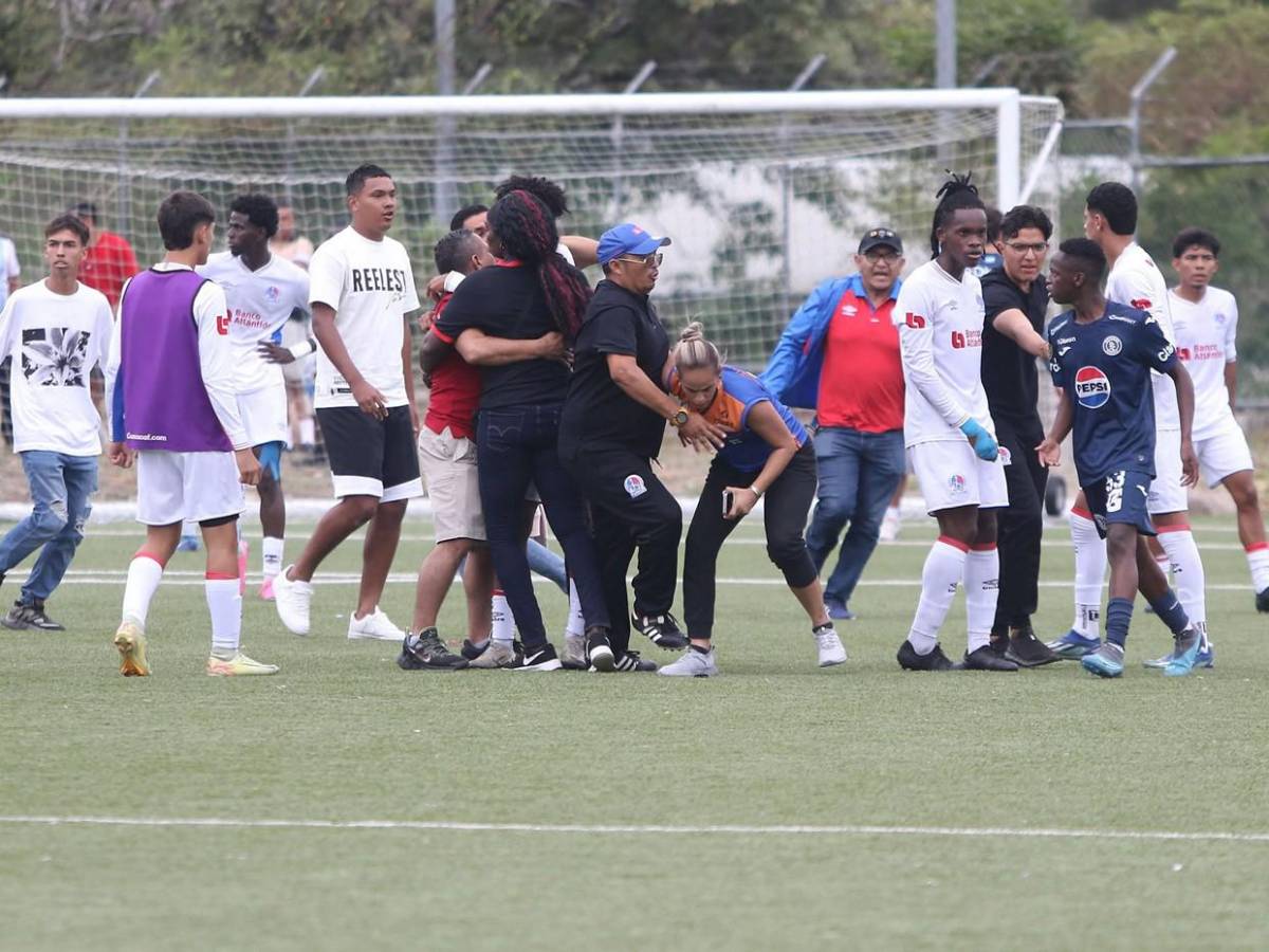 Violencia opaca la final del torneo de reservas entre Olimpia y Motagua