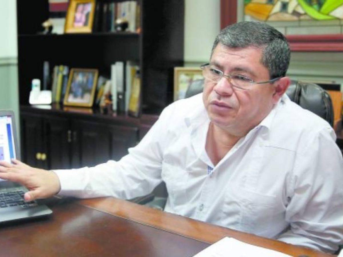 El exministro de Gobernación y Justicia, Héctor Ayala está prófugo de la justicia.