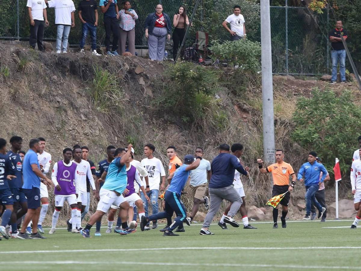 Violencia opaca la final del torneo de reservas entre Olimpia y Motagua