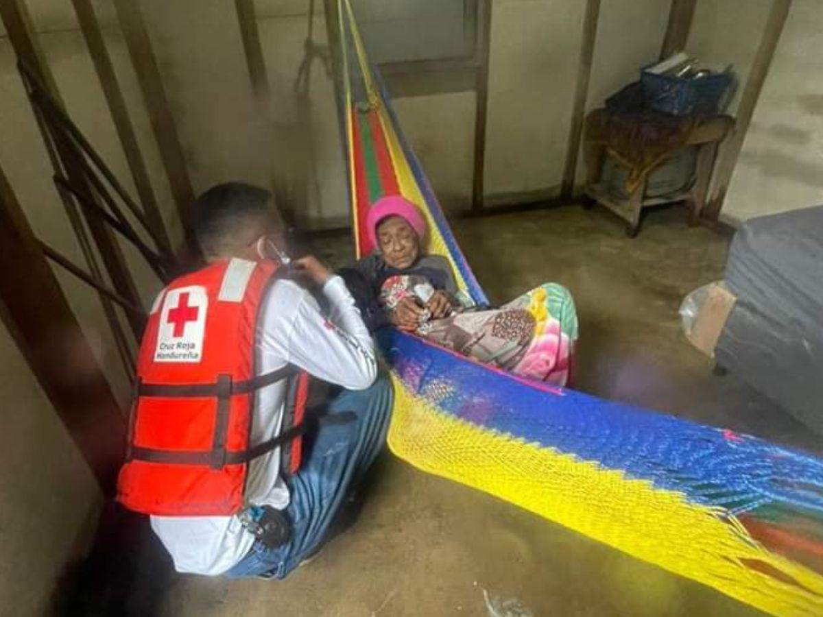 Sufrimiento, dolor e impotencia entre los afectados por la tormenta tropical Sara