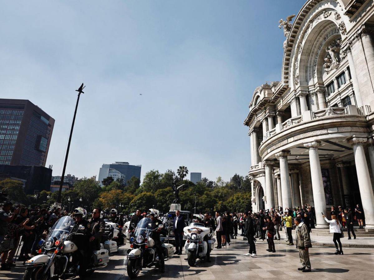 Así fue el emotivo homenaje a Silvia Pinal en el Palacio de Bellas Artes