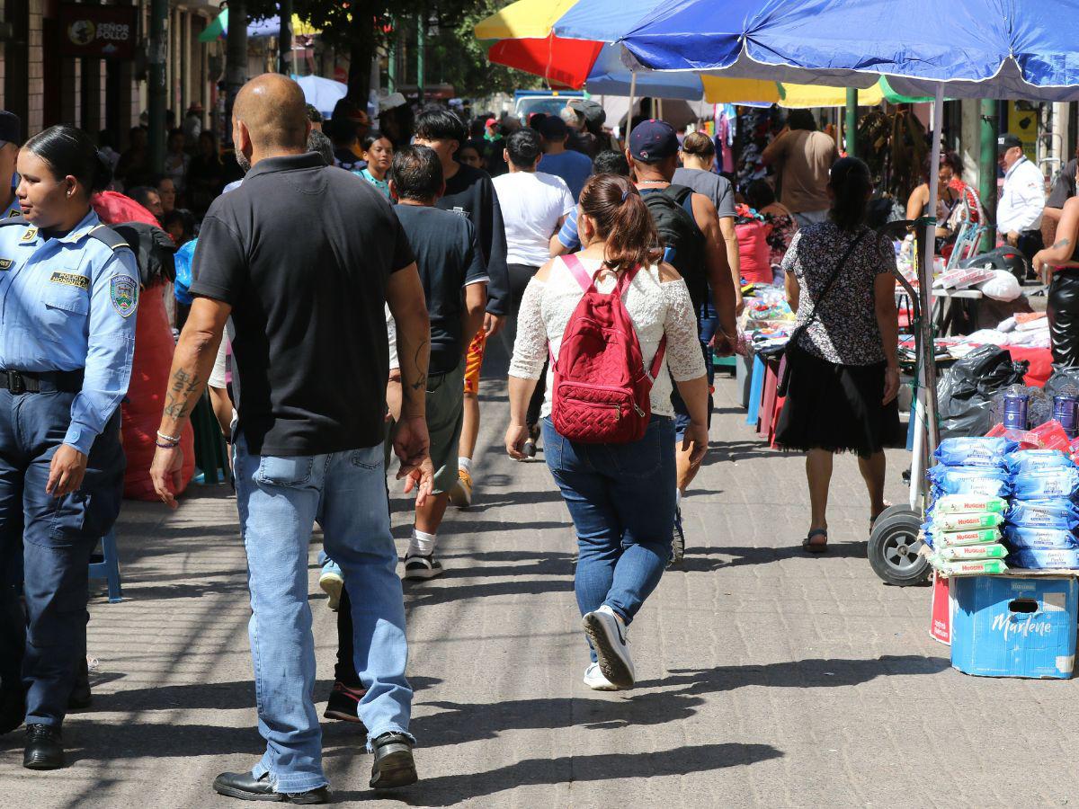 Salud, trabajo y más apoyo son los deseos de los capitalinos para 2024