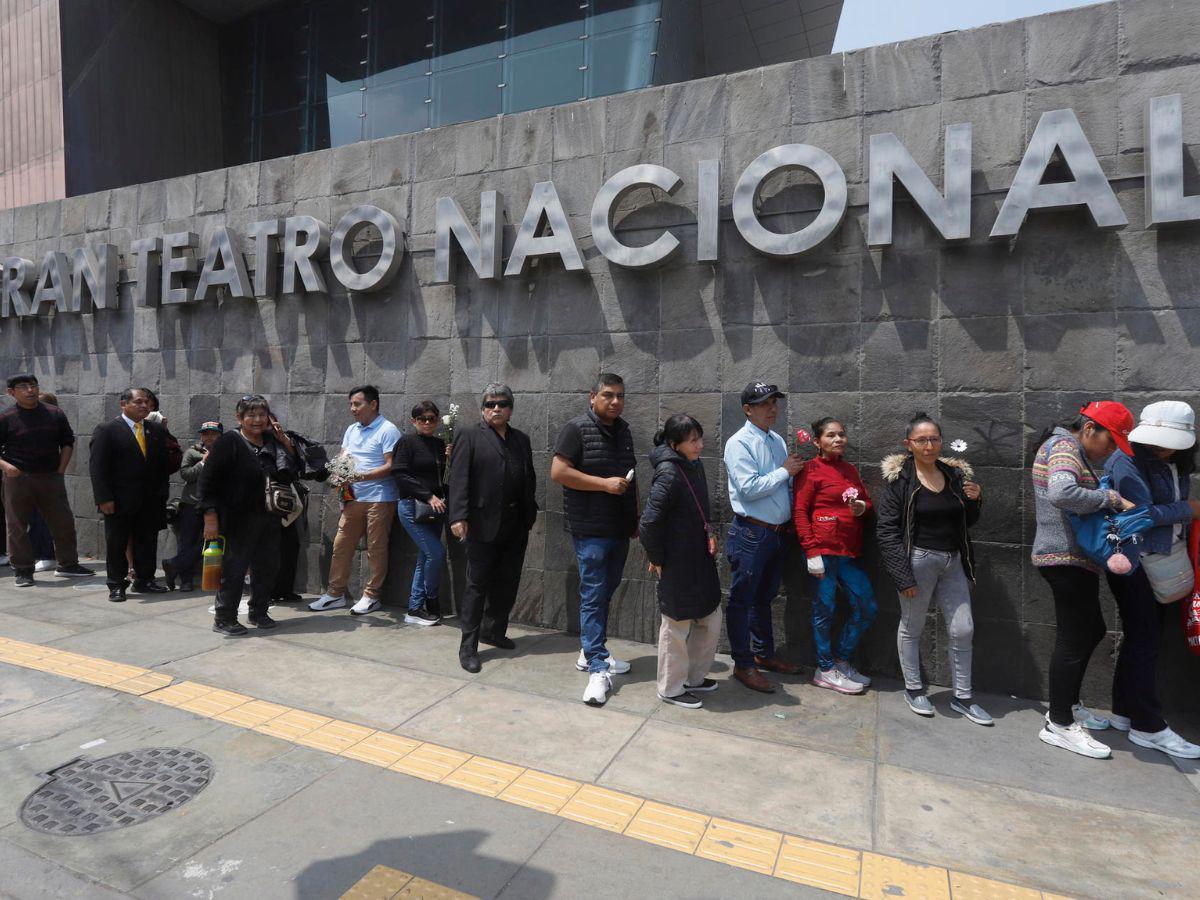 Fujimori recibe honores de Estado previo a su velorio en Lima, Perú