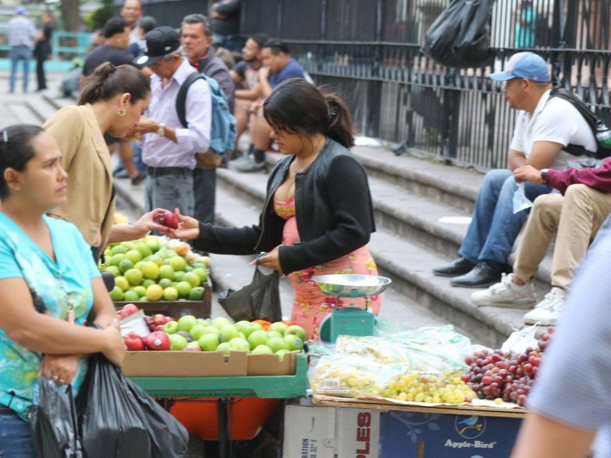 ¡Ni caminar se puede! Así se encuentra el Centro de la capital justo antes de Nochebuena