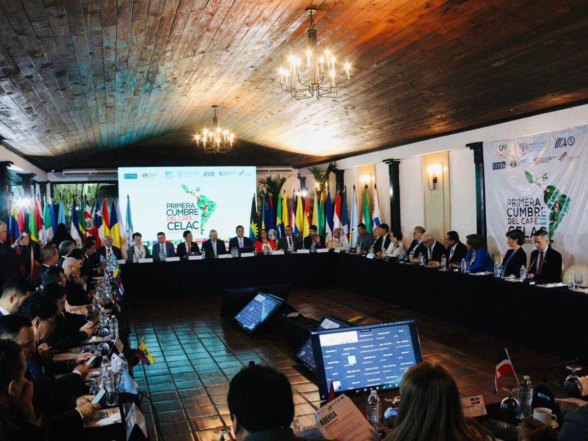 Celac impulsa el café como motor de desarrollo en la primera Cumbre del grano