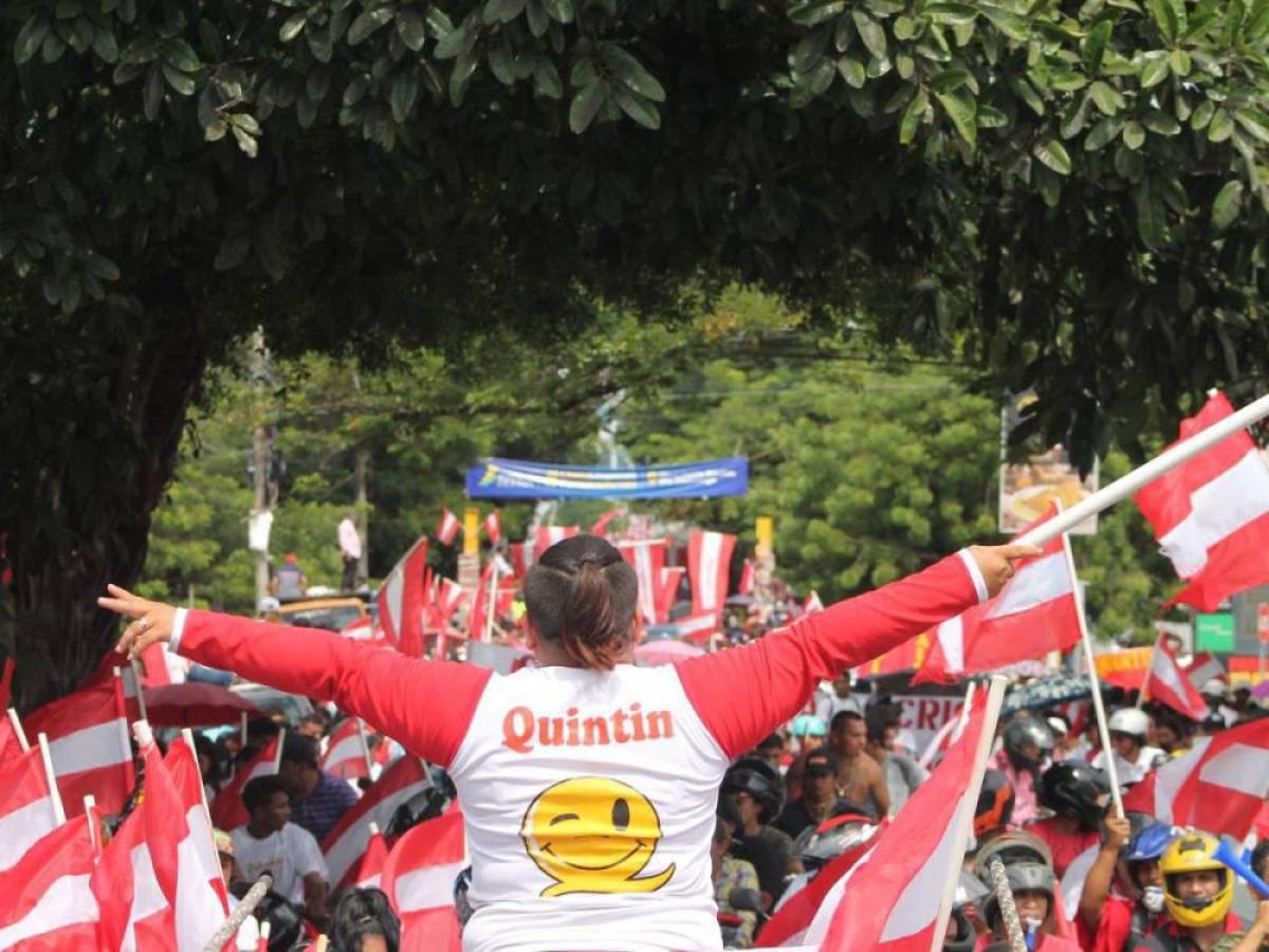 Quintín Soriano celebró su cumpleaños marchando con la población de Choluteca