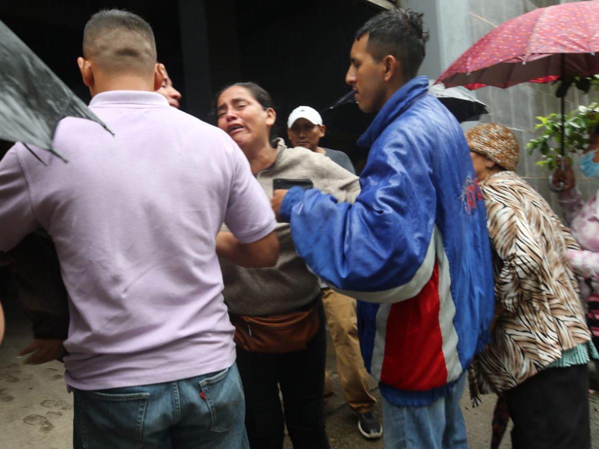 “Quiero ver a mi bebé”: Familiares de niñera fallecida en accidente de bus en la capital