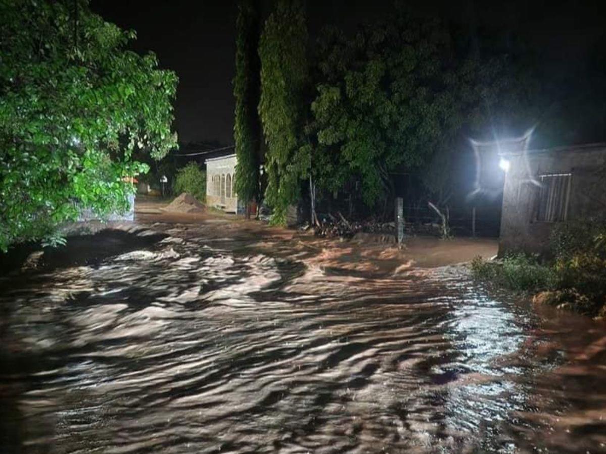 Familias evacuadas y supermercados colapsados: emergencia en Honduras por Sara