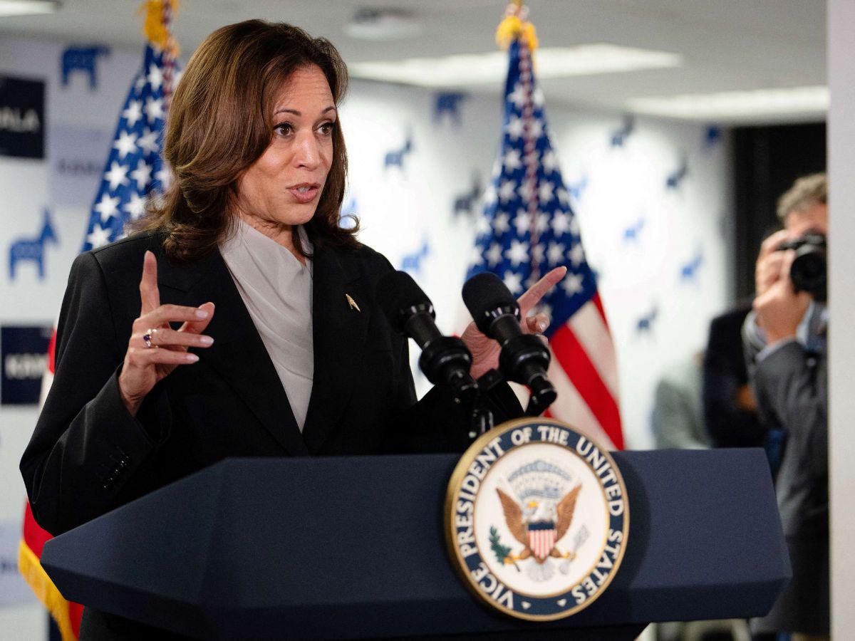 Kamala Harris compara a Trump con depredadores y estafadores