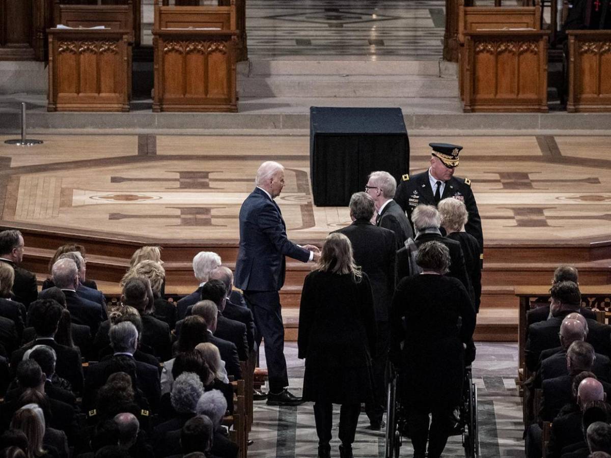 Líderes de EUA dejan rivalidad y se reencuentran en funeral de Jimmy Carter