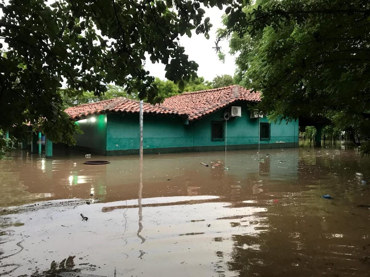 “Con el agua a la rodilla”, pobladores de El Cubulero, Valle, afectados por inundaciones