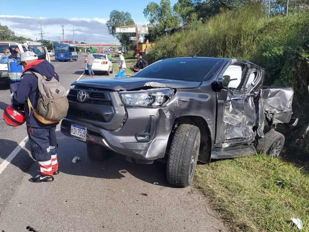 Así quedó el vehículo pick-up tras el brutal choque en la carretera CA-5.