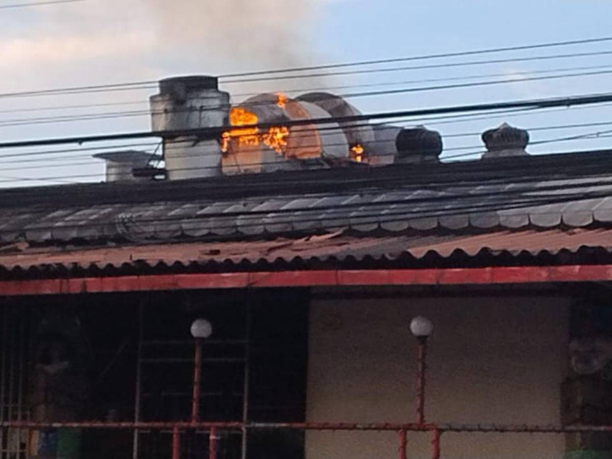 Imágenes del incendio en restaurante emblemático de Tegucigalpa; solo dejó daños materiales