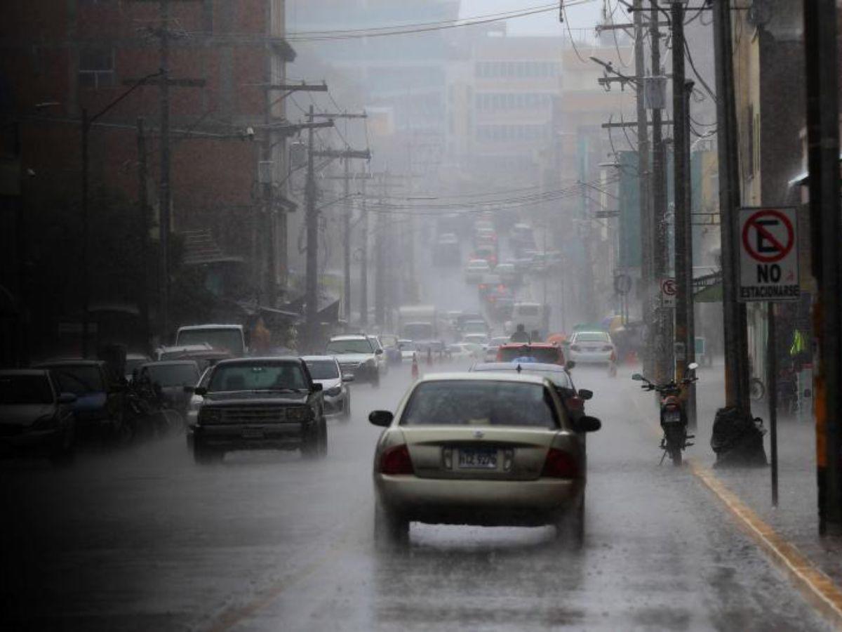 Extienden alerta amarilla por 24 horas en cinco departamentos del país