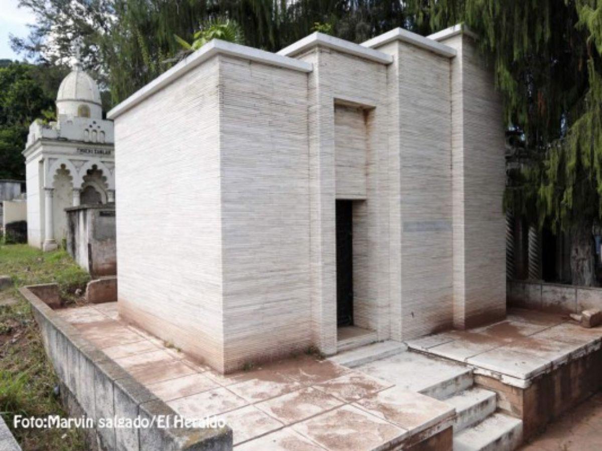 Necroturismo nocturno en el Cementerio General de Tegucigalpa, ¿se atrevería?