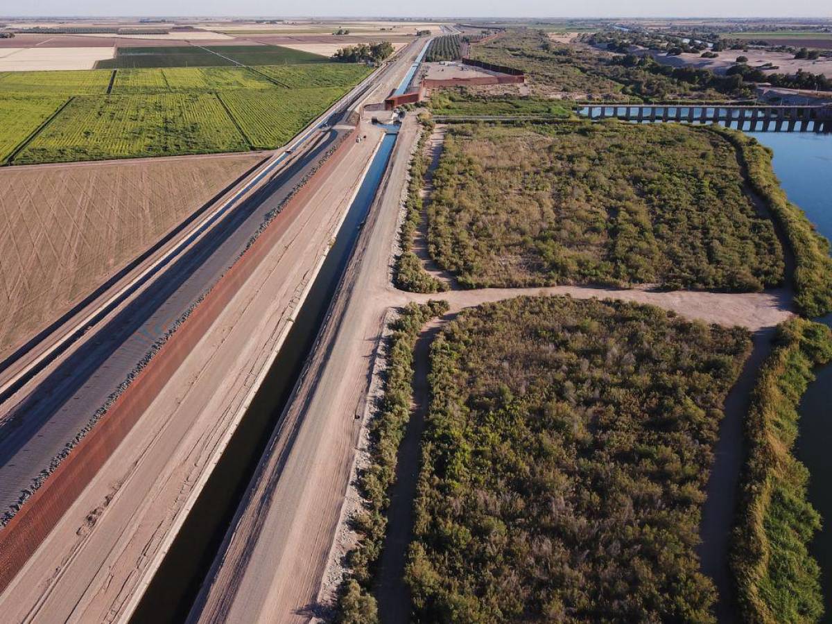 Pequeña ciudad en el desierto se convierte en puerta de entrada para miles de migrantes en EEUU