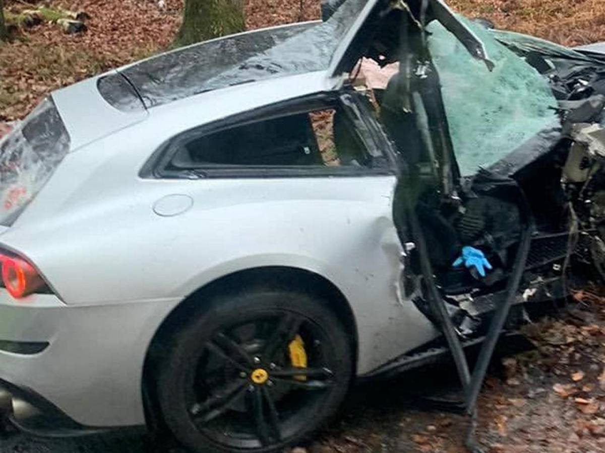 Totalmente destruido el auto en el que se accidentó Michail Antonio